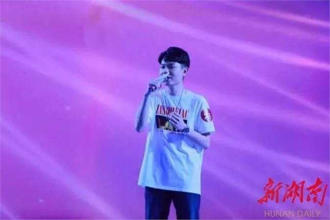 金律教育优秀学子蒋意容斩获《中国好声音》湖南总冠军！