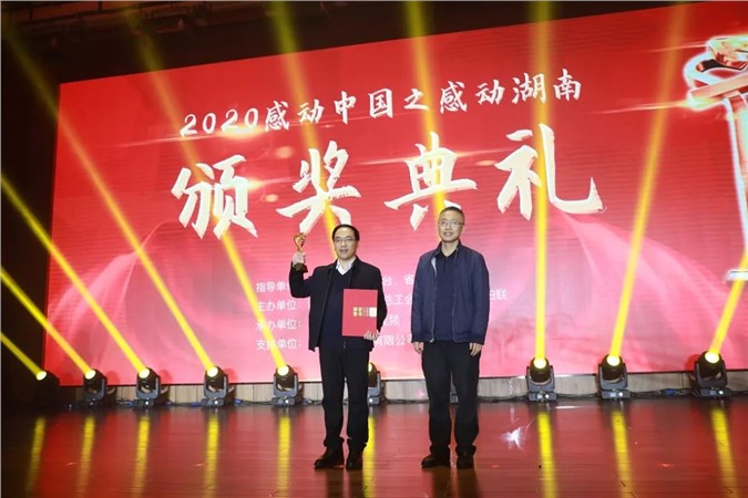 【青年有为】他尝尽了生活的苦，用知识照亮人间