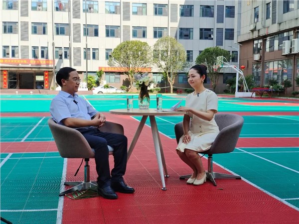 德育智育 文艺双馨 | 三湘都市报旗下犇视频《津津乐教》栏目对我校进行报道