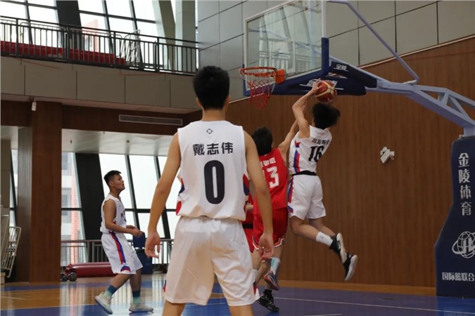 首次！篮球对战 燃动青春！