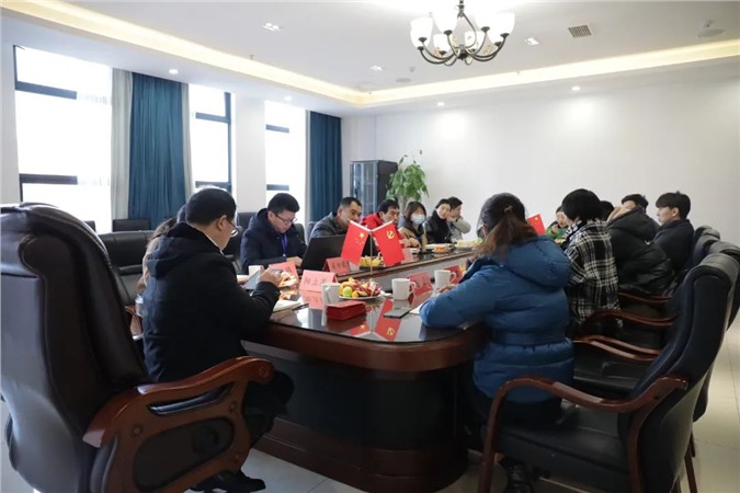圆桌聚暖意 笑语叙新年 | 长沙市金律艺术高级中学召开2023年新春座谈会