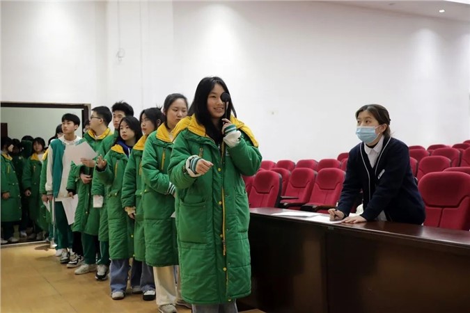 爱眼护眼 健康成长！我校开展学生视力检测活动