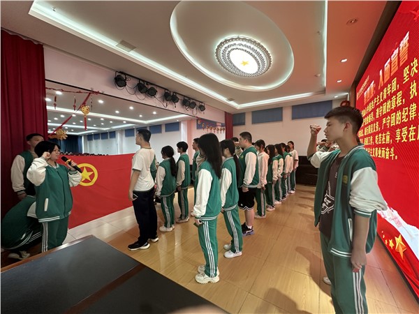 传承五四精神，团聚青春力量 | 金律艺术高中举行2024年新团员入团仪式暨“五四”表彰大会