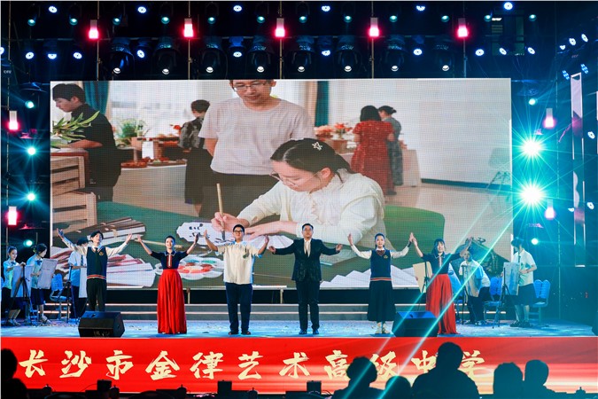 艺术高中举办艺术节，观众说“个个节目都精彩”